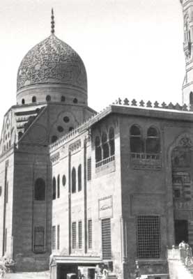 Комплекс мавзолея султана Каит-бея в Каире.