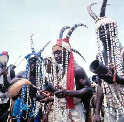 Танец народа басари.