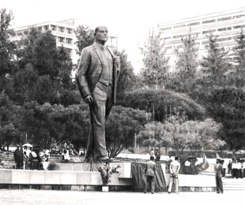 Памятник В. И. Ленину в г. Аддис-Абеба.