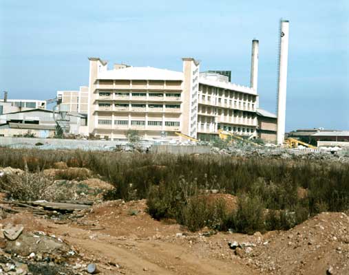Стекольный завод в Оране.