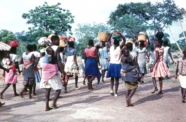 Ангольские беженцы, покинувшие район Южной Кванзы после вторжения войск ЮАР.