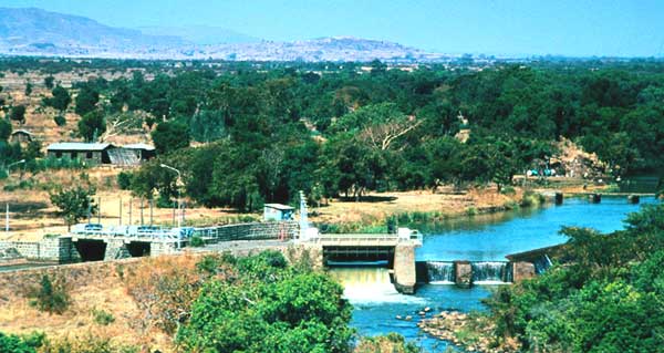 Плотина ГЭС на Голубом Ниле.