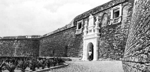 Стены крепости Сан-Себаштьян.