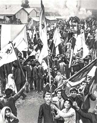 Демонстрация арабского населения с требованием самоопределения и независимости Алжира.