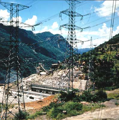 ЛЭП, связывающая ГЭС Кабора-Басса с индустриальным центром Тете.