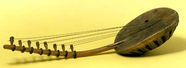 Струнный музыкальный инструмент.  Уганда.
