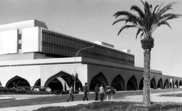 Здание аэропорта в Триполи.