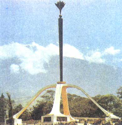 Монумент независимости в Аруше.